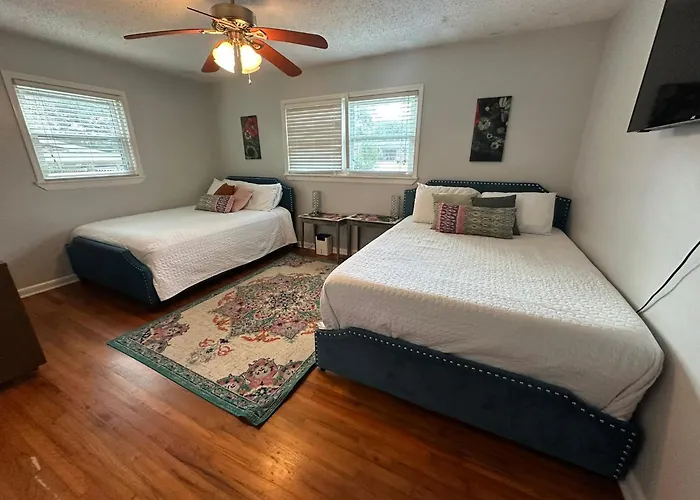 Casa de férias 4br Close To Fsu, Capitol, Hospitals, Free Parking, 1 Gig Wifi Tallahassee